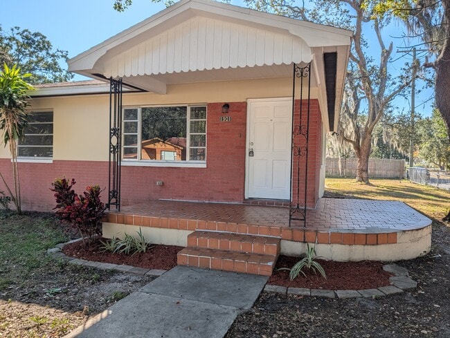 property at 1901 E Noel St