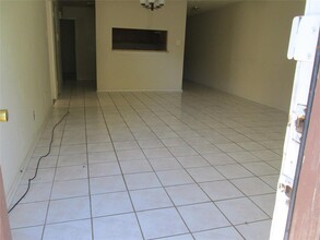 19311 Hollowlog Dr in Katy, TX - Foto de edificio - Building Photo