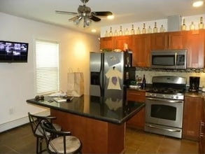 85 Seymour St, Unit Apt #1 in Worcester, MA - Building Photo - Building Photo