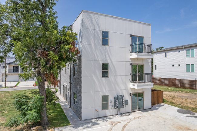 The Flats at Lucille in Dallas, TX - Building Photo - Interior Photo