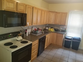 4 E Broad St in East Stroudsburg, PA - Building Photo