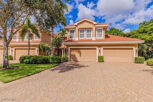 7837 Hawthorne Dr in Naples, FL - Building Photo