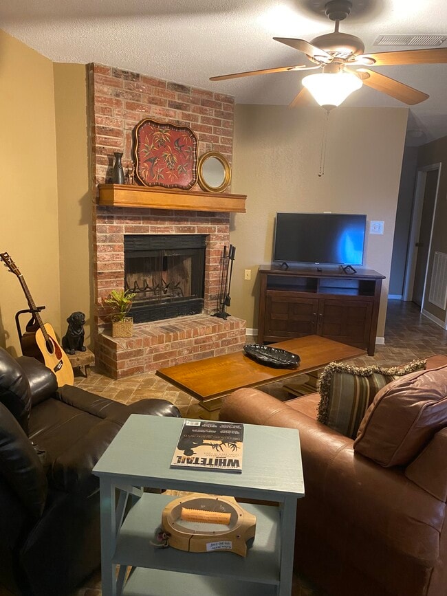 1119 Nichols Ave in Bay City, TX - Foto de edificio - Building Photo