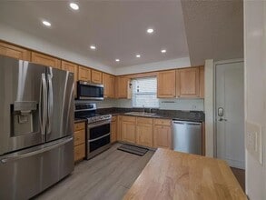 4775 Cove Cir in St. Petersburg, FL - Foto de edificio - Building Photo