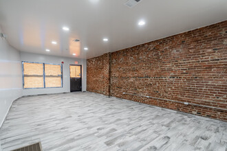 513 W Girard Ave in Philadelphia, PA - Building Photo - Interior Photo