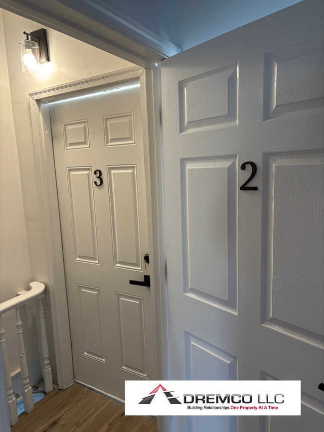 6216 Elmwood Ave, Unit 2 in Elmwood Place, OH - Building Photo - Building Photo