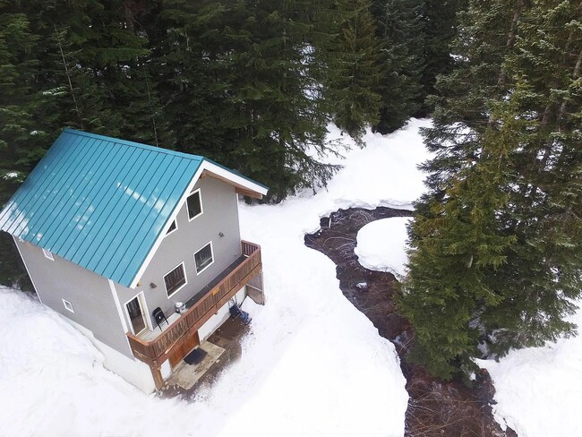 1151 Yellowstone Trail Rd in Snoqualmie Pass, WA - Foto de edificio - Building Photo