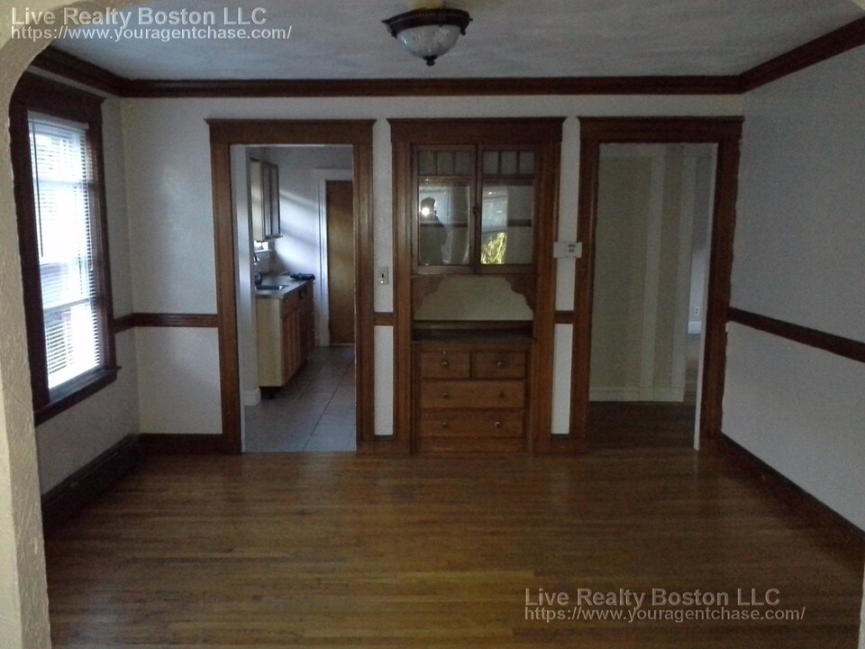 110 Colborne Rd in Boston, MA - Building Photo