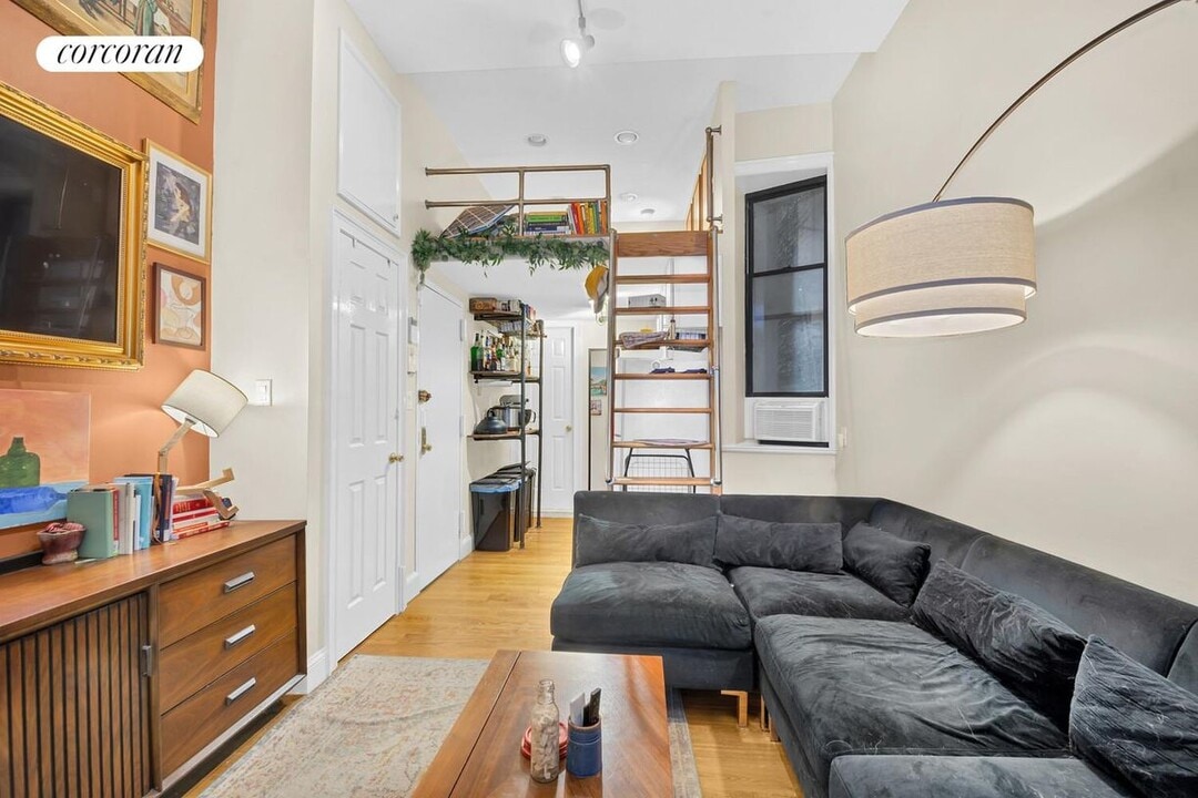 163 Chrystie St in New York, NY - Building Photo