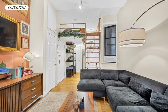 property at 163 Chrystie St