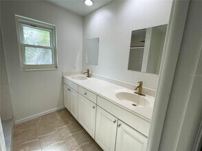 2547 Wood Oak Dr in Sarasota, FL - Building Photo - Building Photo