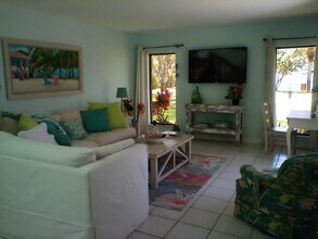 825 Center St in Jupiter, FL - Building Photo - Building Photo