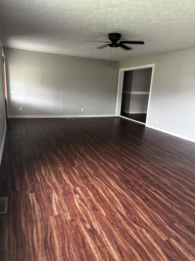 2325 Sharkey Rd in Morehead, KY - Building Photo - Building Photo