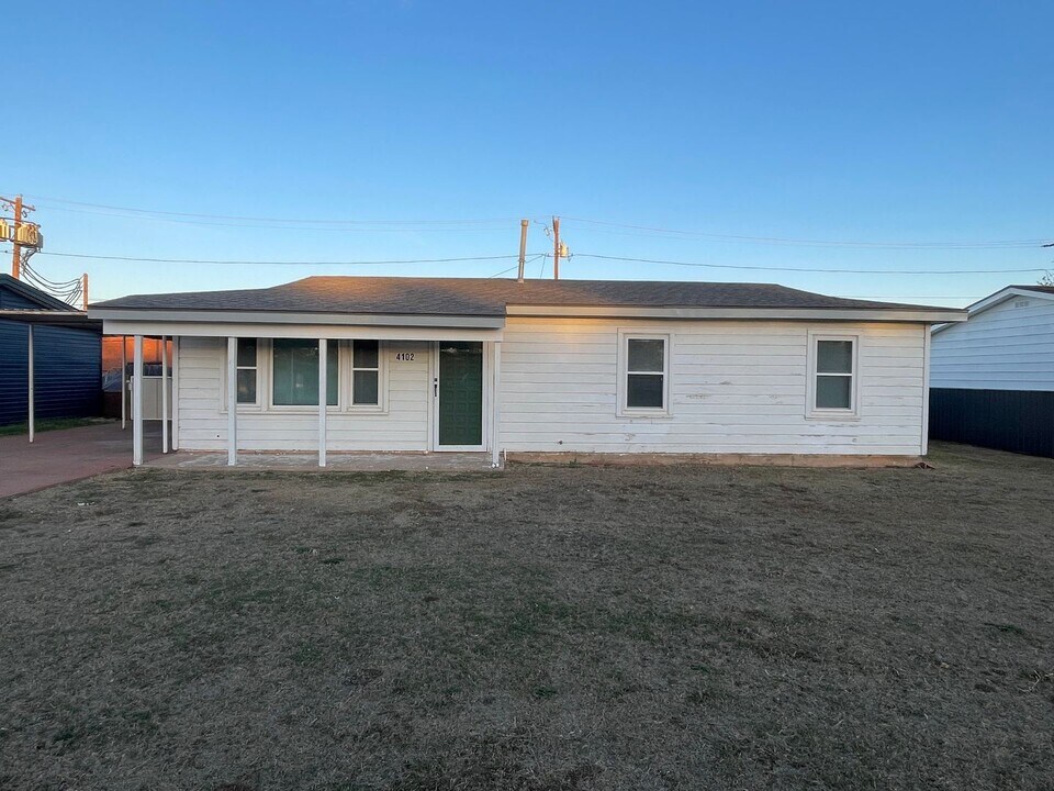 4102 Avenue U in Snyder, TX - Building Photo