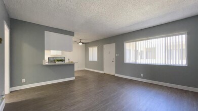 Hermitage Apartments in Valley Village, CA - Building Photo - Building Photo