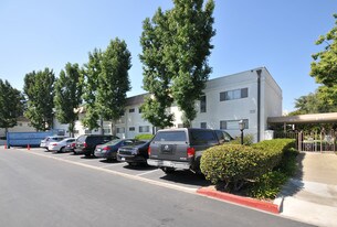 Sovereign Park Estates in Long Beach, CA - Building Photo