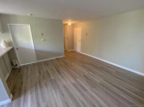 6930 Hyde Park Dr, Unit 304 in San Diego, CA - Building Photo - Building Photo