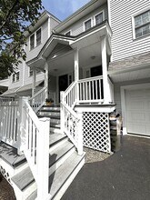 881 Greenwich Ave in Warwick, RI - Building Photo - Building Photo