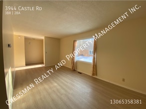 3944 Castle Rd in Regina, SK - Building Photo - Building Photo