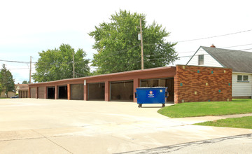 Maple Highlands Apartments in Maple Heights, OH - Building Photo - Building Photo