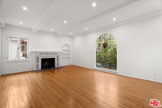 205 S Reeves Dr in Beverly Hills, CA - Building Photo - Building Photo