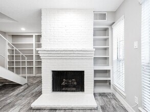 5528 Beverly Hill St in Houston, TX - Building Photo - Building Photo