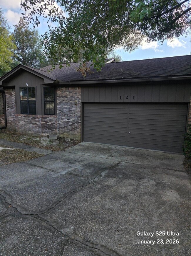 121 Jacob Dr in Crestview, FL - Building Photo - Building Photo
