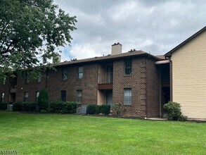 18C Foxhall in Middlesex, NJ - Foto de edificio - Building Photo