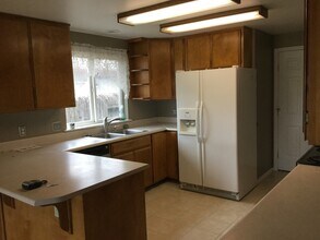 1498 Avalon Dr in Medford, OR - Building Photo - Building Photo
