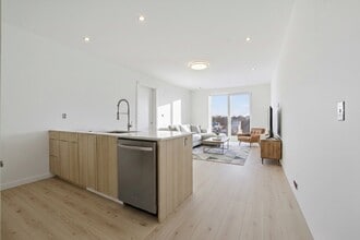 1035 Commonwealth Ave in Boston, MA - Building Photo - Building Photo