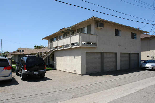 7551 Amazon Dr in Huntington Beach, CA - Building Photo - Building Photo