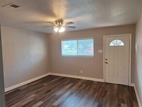 6417 Dream Ln in Watauga, TX - Foto de edificio - Building Photo