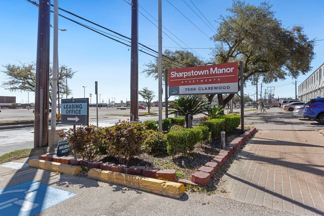 Sharpstown Manor in Houston, TX - Building Photo - Building Photo
