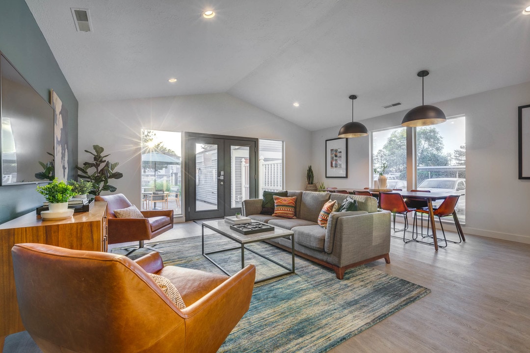 Creekview Apartments in Midvale, UT - Building Photo