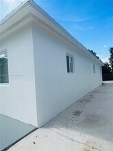 1145 NW 25th St in Miami, FL - Building Photo - Building Photo