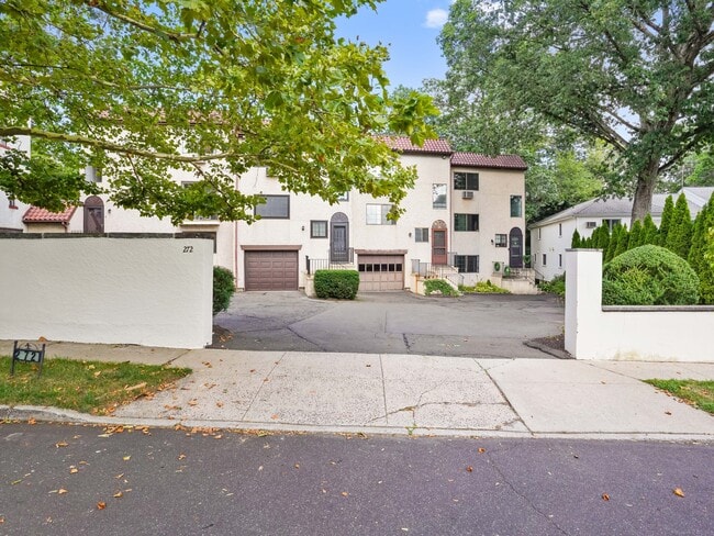property at 272 Hubbard Ave