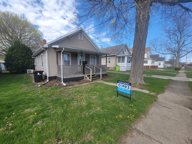 114 S Cedar St in Washington, IL - Building Photo - Building Photo