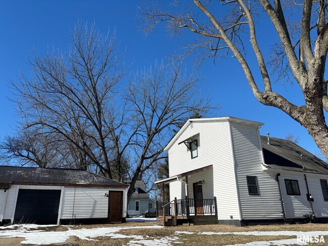 100 Jefferson St in Pawnee, IL - Building Photo - Building Photo