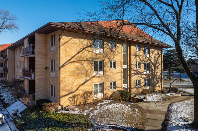 Tattersall Square Condominiums in Park Ridge, IL - Building Photo - Building Photo