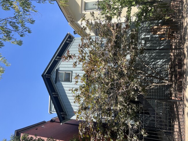 property at 1704 N Sedgwick St