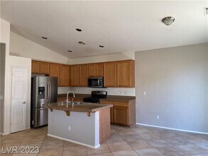 5122 Echo Shire Ave in Las Vegas, NV - Foto de edificio - Building Photo