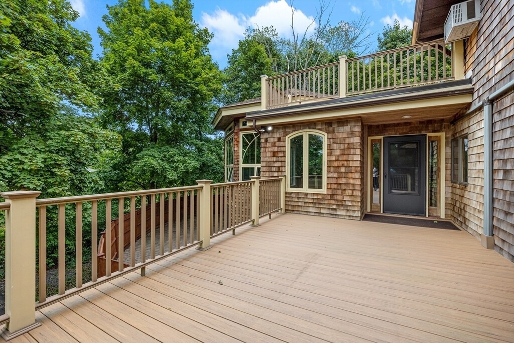 328 East St in Hingham, MA - Building Photo