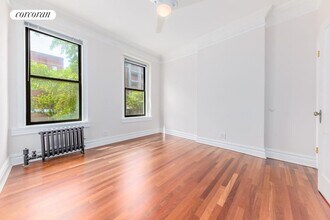 73 W 82 St in New York, NY - Foto de edificio - Building Photo