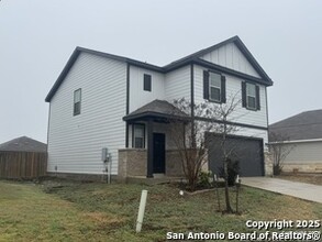 2548 Hiddenbrooke Trace in Seguin, TX - Foto de edificio - Building Photo