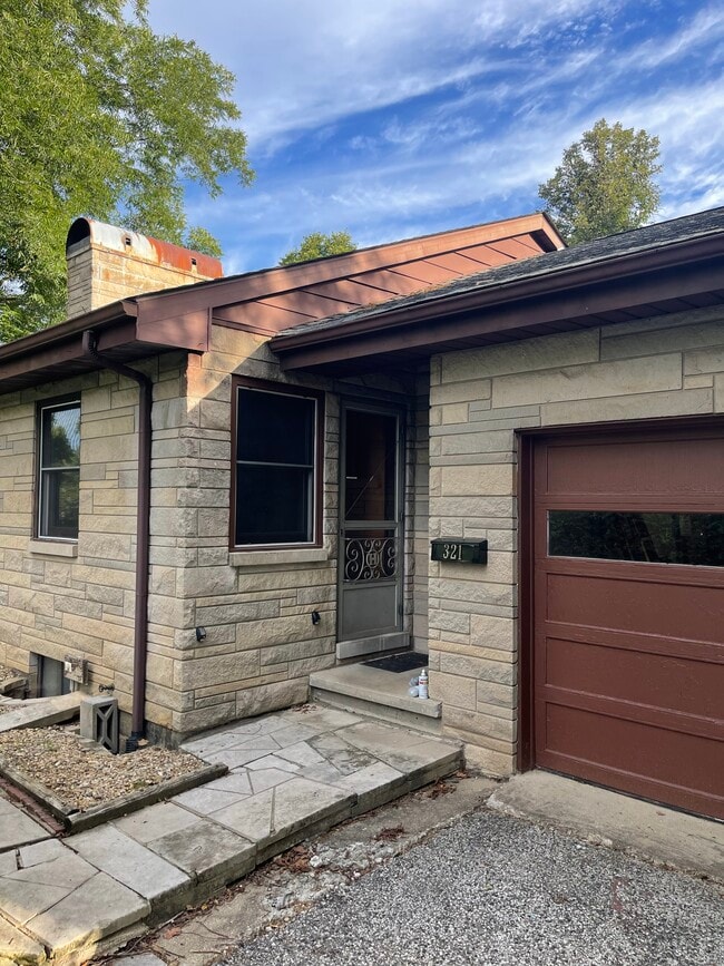 property at 321 E Wylie St
