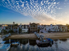 111 Edgewater Pl in Newport Beach, CA - Foto de edificio - Building Photo