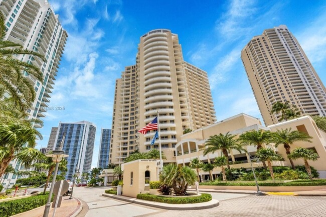 888 Brickell Key Dr in Miami, FL - Building Photo - Building Photo
