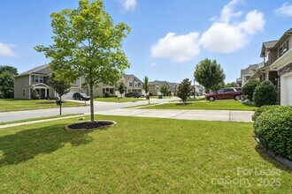 3827 Ernie Dr, Unit 121 in Charlotte, NC - Building Photo - Building Photo