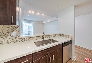 436 S Virgil Ave in Los Angeles, CA - Building Photo - Building Photo