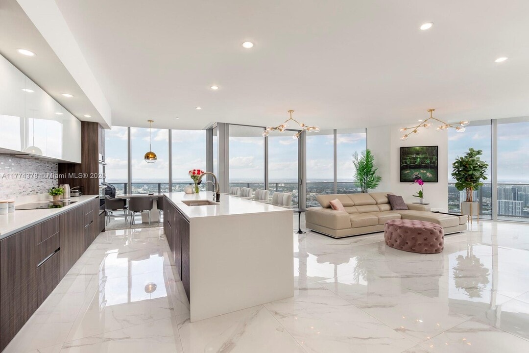 488 NE 18th St, Unit 488 NE 18th St # PH01 in Miami, FL - Building Photo